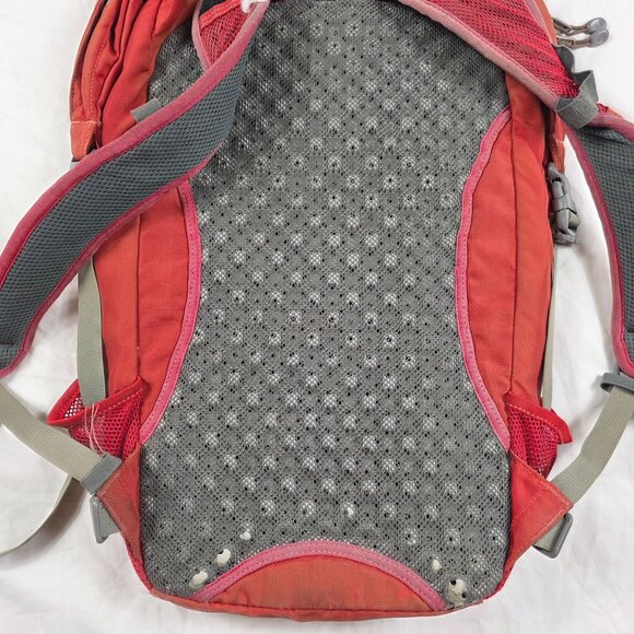 Novara MainLine Red Cycling Backpack Travel Outdoors Camping Hiking Casual - Picture 3 of 13